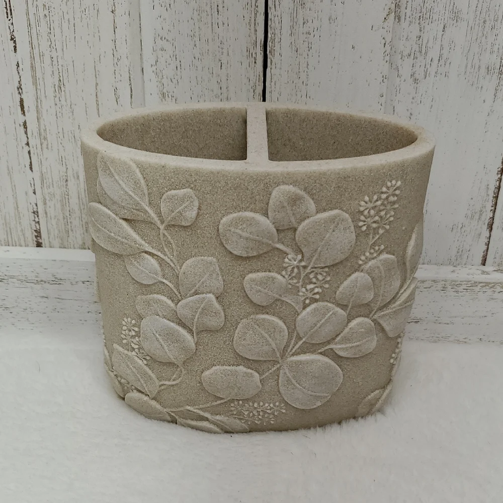 Embossed Floral Eucalyptus Toothbrush Holder